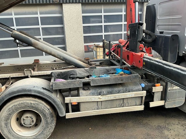 2011 renault kerax 460 tridem vrachtwagen met kraan en container - afbeelding 28 van  45