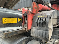 2011 renault kerax 460 tridem vrachtwagen met kraan en container - afbeelding 35 van  45