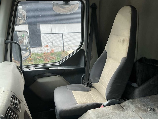 2011 renault kerax 460 tridem vrachtwagen met kraan en container - afbeelding 11 van  45