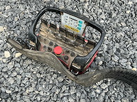 2011 renault kerax 460 tridem vrachtwagen met kraan en container - afbeelding 16 van  45