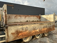 2011 renault kerax 460 tridem vrachtwagen met kraan en container - afbeelding 17 van  45