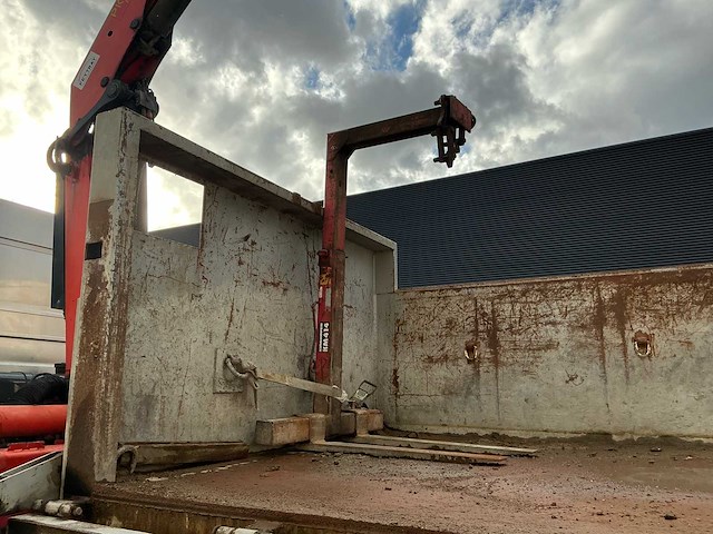 2011 renault kerax 460 tridem vrachtwagen met kraan en container - afbeelding 21 van  45