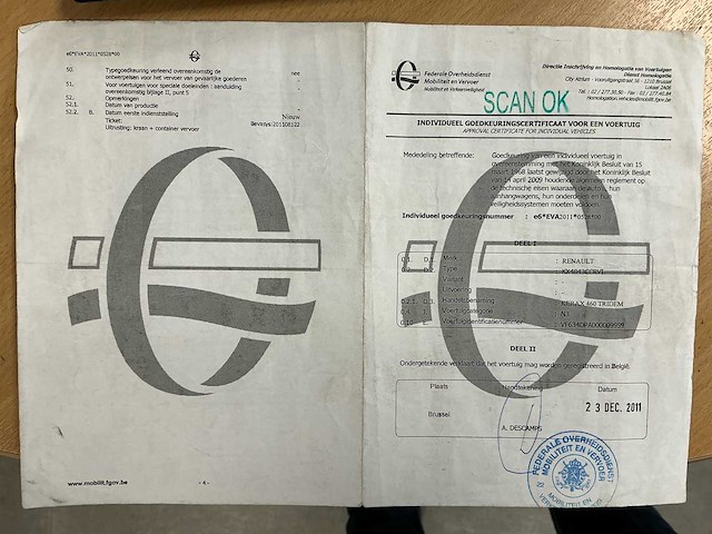 2011 renault kerax 460 tridem vrachtwagen met kraan en container - afbeelding 37 van  45