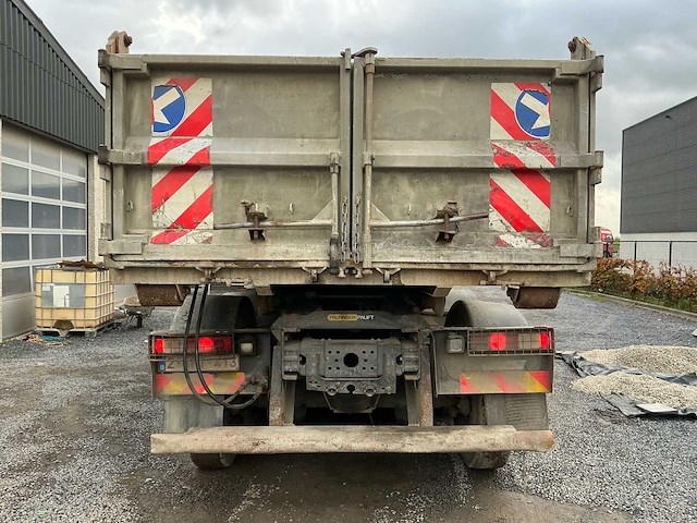 2011 renault kerax 460 tridem vrachtwagen met kraan en container - afbeelding 41 van  45