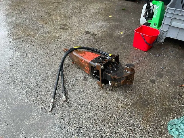 2011 sandvik br 211 hydraulische breekhamer - afbeelding 2 van  4