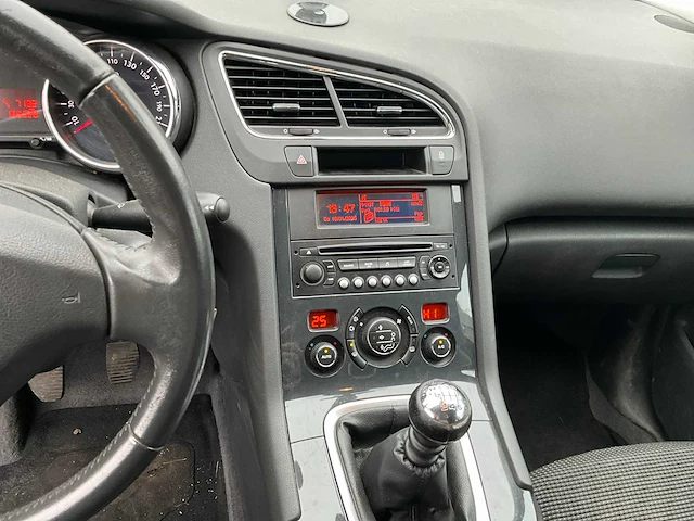 2012 - peugeot 5008 - personenauto - afbeelding 16 van  27