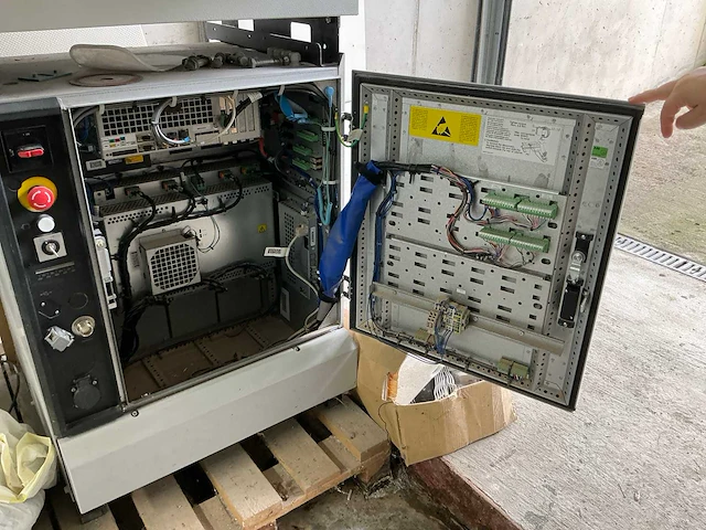 2012 abb irc5 controller m2004 industriële robot - afbeelding 16 van  16