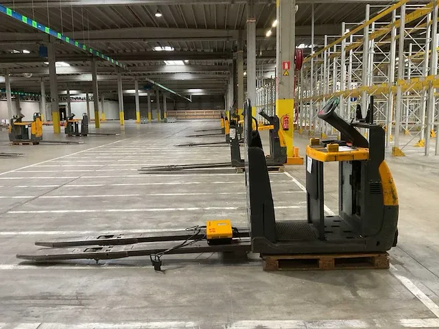 2012 jungheinrich ece 225xl orderpicker - afbeelding 3 van  5