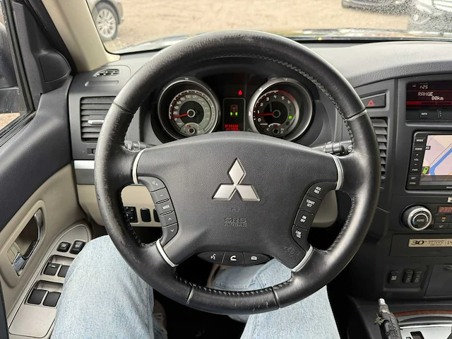2012 mitsubishi pajero 30th anniversary - afbeelding 2 van  38