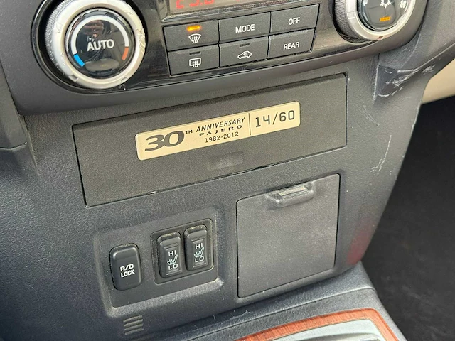 2012 mitsubishi pajero 30th anniversary - afbeelding 5 van  38