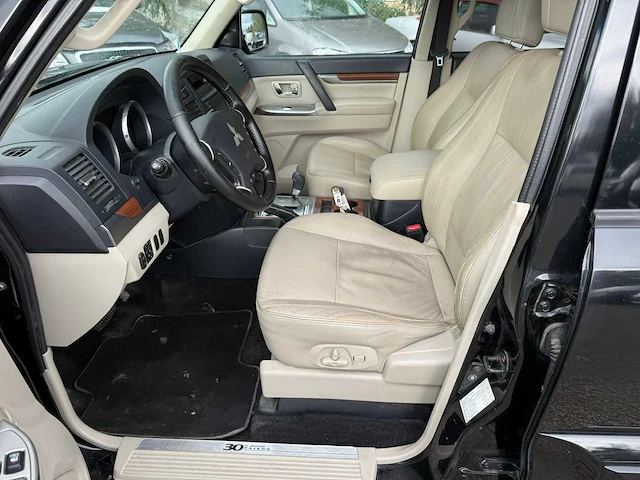 2012 mitsubishi pajero 30th anniversary - afbeelding 38 van  38