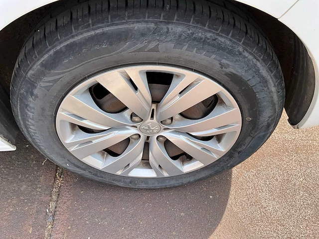2012 peugeot 208 personenauto - afbeelding 13 van  27