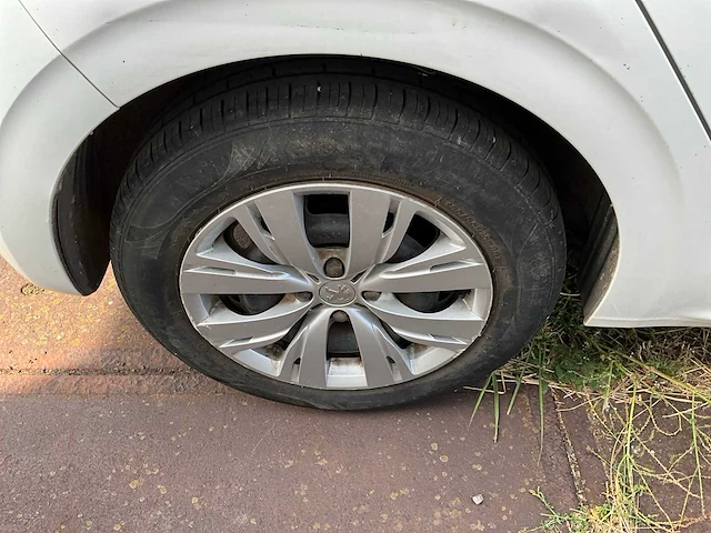 2012 peugeot 208 personenauto - afbeelding 17 van  27