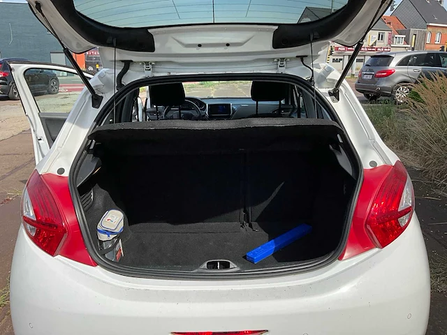 2012 peugeot 208 personenauto - afbeelding 18 van  27