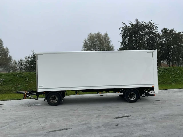 2012 rac10.10n - renders gesloten aanhangwagen met laadbrug - afbeelding 31 van  35