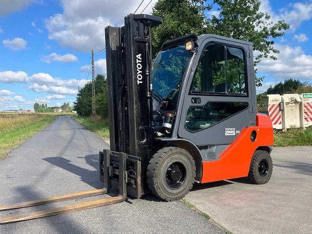 2012 toyota 8fdf25 vorkheftruck - afbeelding 1 van  45