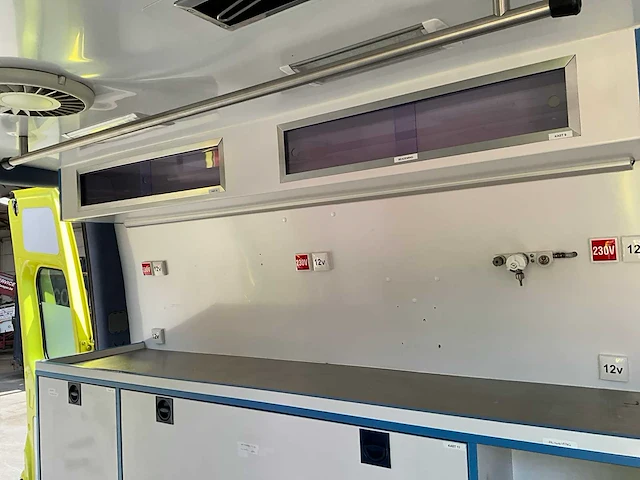 2012 volkswagen crafter ziekenwagen - afbeelding 27 van  66