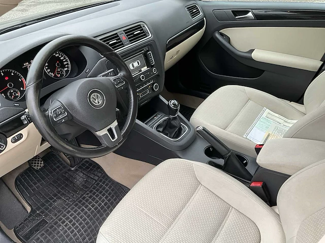2012 volkswagen jetta - afbeelding 8 van  37