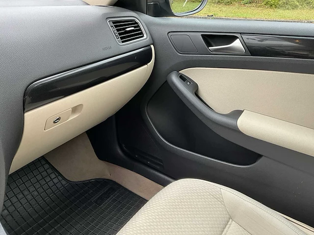 2012 volkswagen jetta - afbeelding 17 van  37