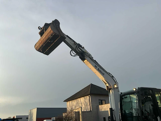 2013 bobcat e55w ea banden graafmachine - afbeelding 31 van  32