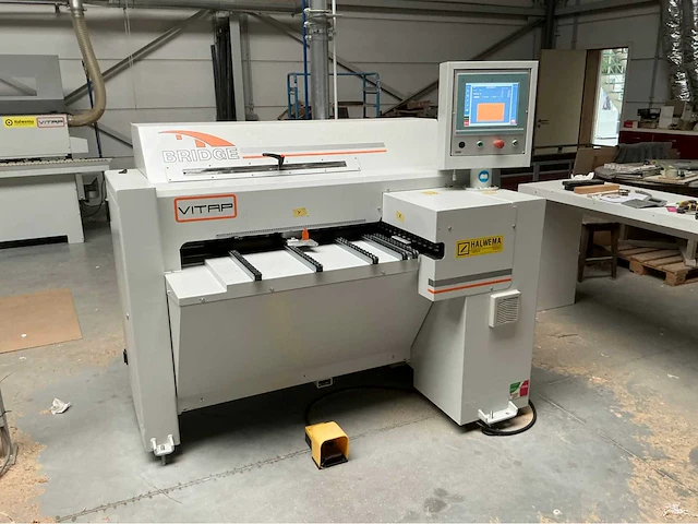 2013 bridge vitamine verticale cnc -bewerkingscentra - afbeelding 1 van  7