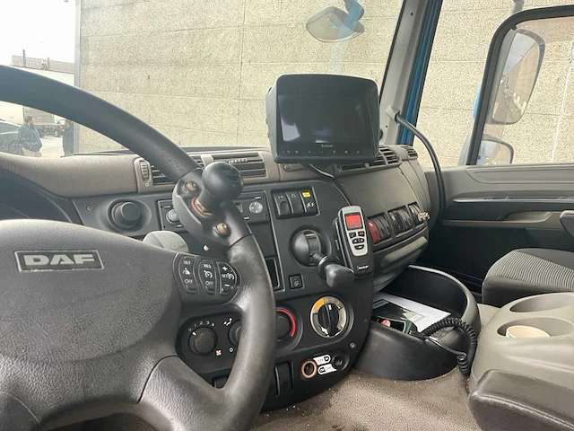 2013 daf cf 85.360 vrachtwagen met containersysteem - afbeelding 20 van  62