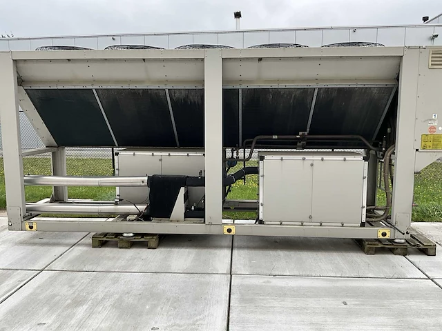 2013 daikin ewaq240f-xr003 ijswatermachine - afbeelding 4 van  11