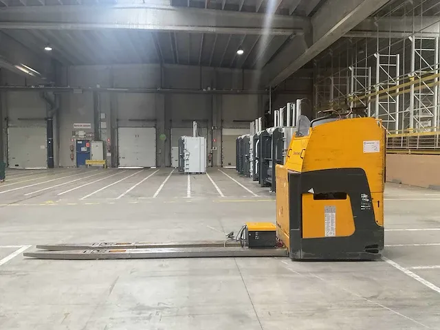 2013 jungheinrich ese533 elektrische palletwagen met zitplaats - afbeelding 3 van  6