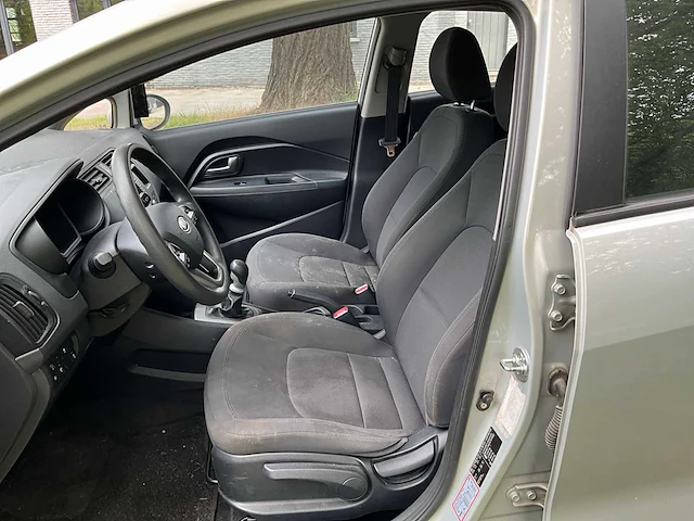 2013 kia new rio personenauto - afbeelding 2 van  31
