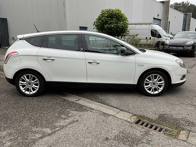 2013 lancia delta - afbeelding 30 van  33