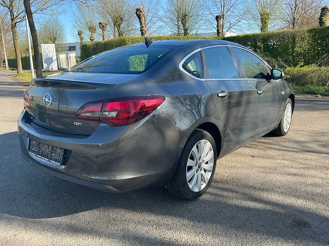 2013 opel astra notchback - afbeelding 45 van  51