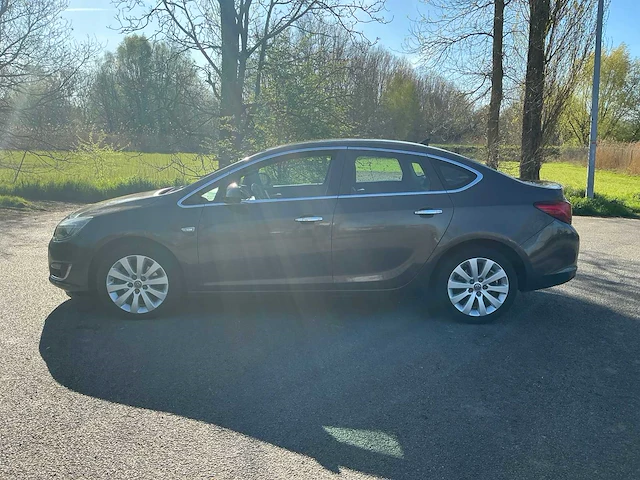 2013 opel astra notchback - afbeelding 50 van  51