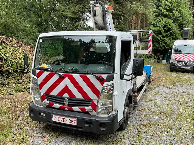 2013 renault maxity vrachtwagen met hoogwerker 18m - afbeelding 1 van  36