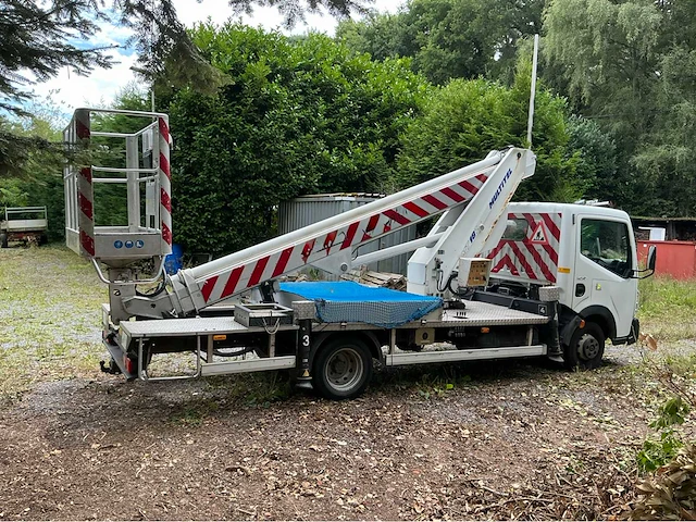 2013 renault maxity vrachtwagen met hoogwerker 18m - afbeelding 33 van  36