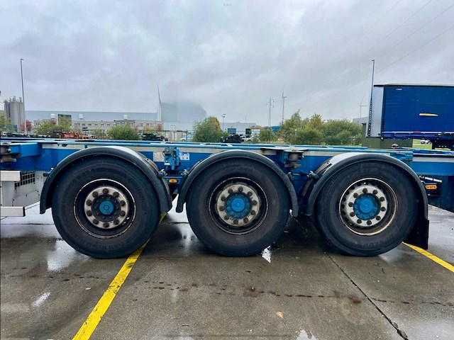 2013 renders polyvalent containerchassis - carrier koelmotor - afbeelding 11 van  12