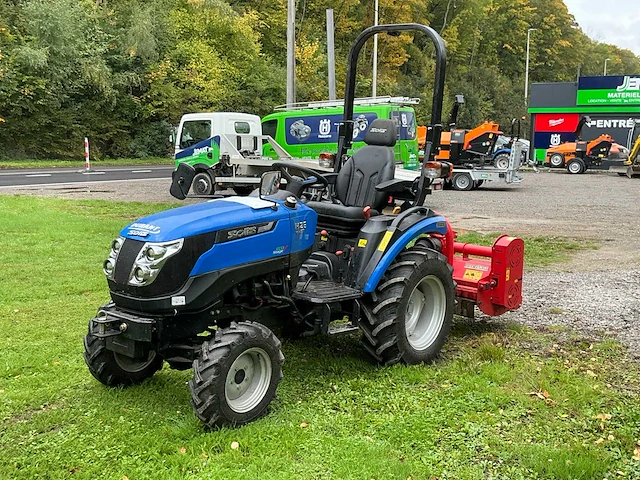 2013 sonalika t2a 4wd landbouwtractor - afbeelding 1 van  38