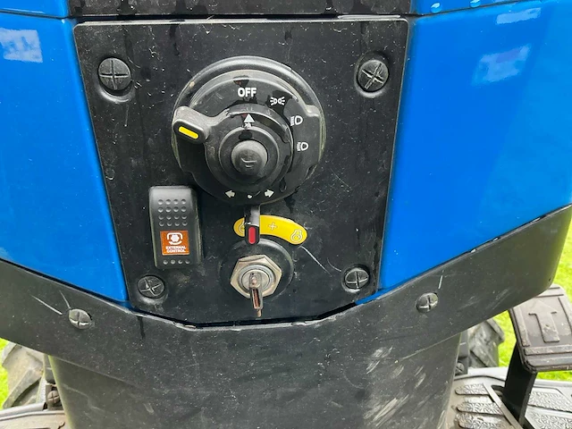 2013 sonalika t2a 4wd landbouwtractor - afbeelding 25 van  38