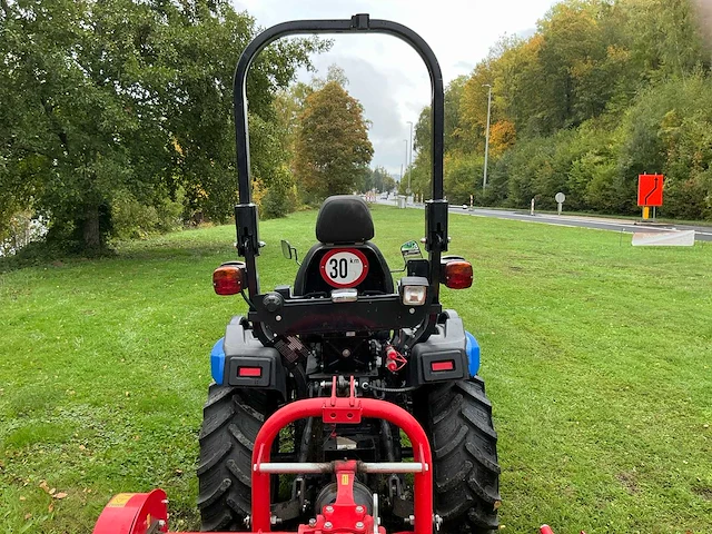 2013 sonalika t2a 4wd landbouwtractor - afbeelding 33 van  38