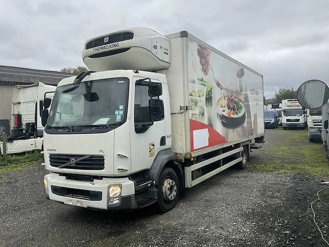 2013 volvo flb2c frigovrachtwagen - afbeelding 1 van  43