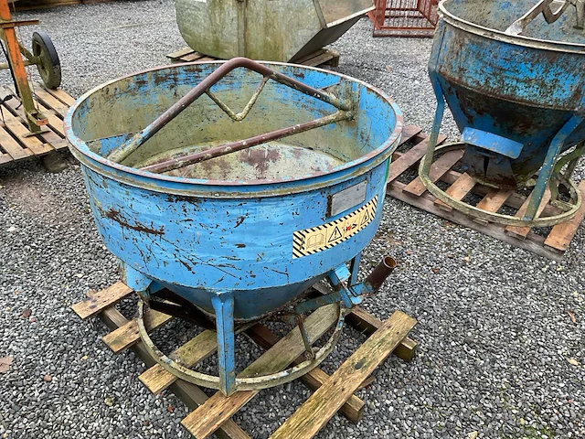 2014 boscaro betonkubel - afbeelding 3 van  4