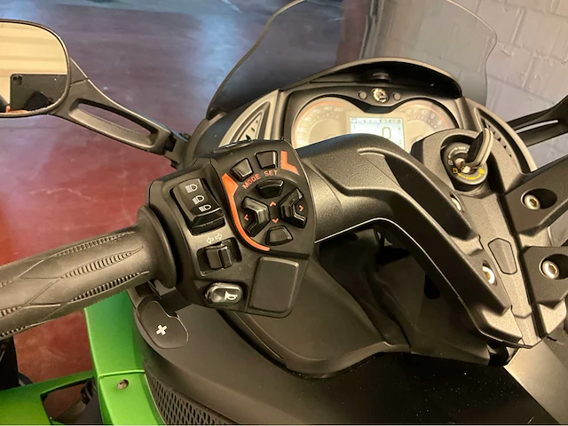 2014 can-am spyder - afbeelding 10 van  15