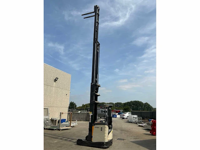 2014 crown esr5260 reachtruck - afbeelding 7 van  16