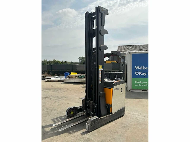 2014 crown esr5260 reachtruck - afbeelding 13 van  16