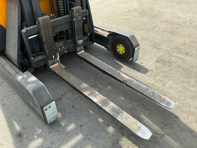2014 crown esr5260 reachtruck - afbeelding 4 van  16
