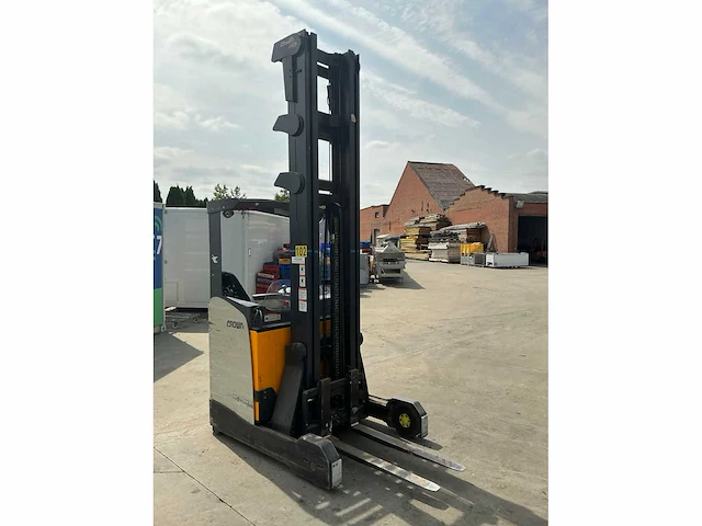 2014 crown esr5260 reachtruck - afbeelding 13 van  16