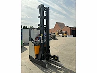 2014 crown esr5260 reachtruck - afbeelding 13 van  16