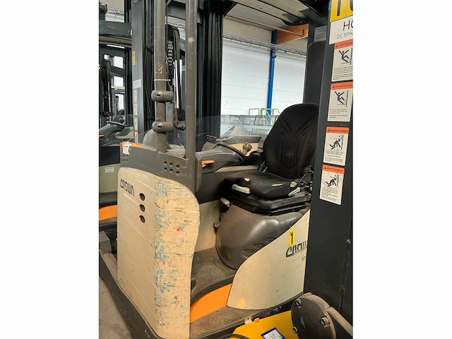 2014 crown esr5260 reachtruck - afbeelding 7 van  14