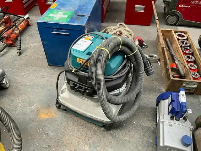 2014 makita vc2510l industriële stofzuiger - afbeelding 3 van  4