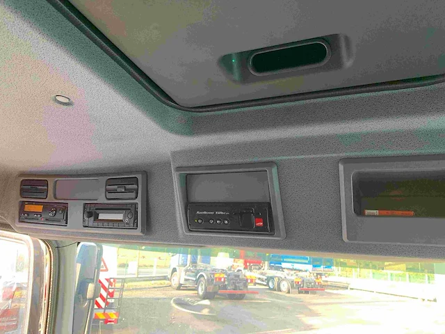 2014 mercedes-benz atego vrachtwagen met laadklep - afbeelding 3 van  33