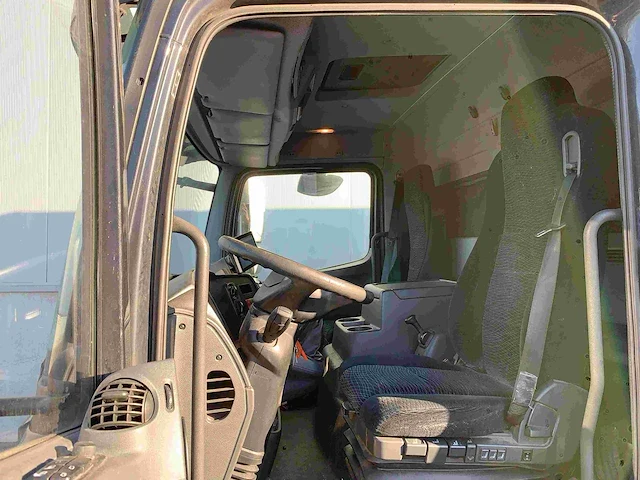 2014 mercedes-benz atego vrachtwagen met laadklep - afbeelding 28 van  33